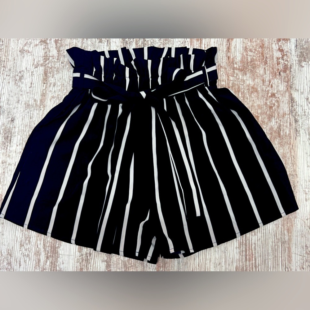 Women’s High Waisted/Bow Knot Stripped Shorts - XS